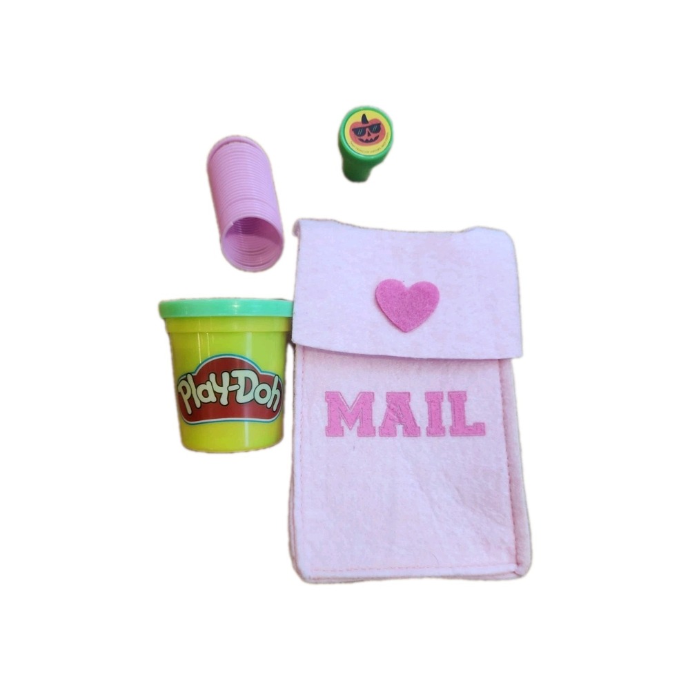 Play-Doh Playset with Pink Felt Mail Pouch - Play-Doh Yellow & Pink